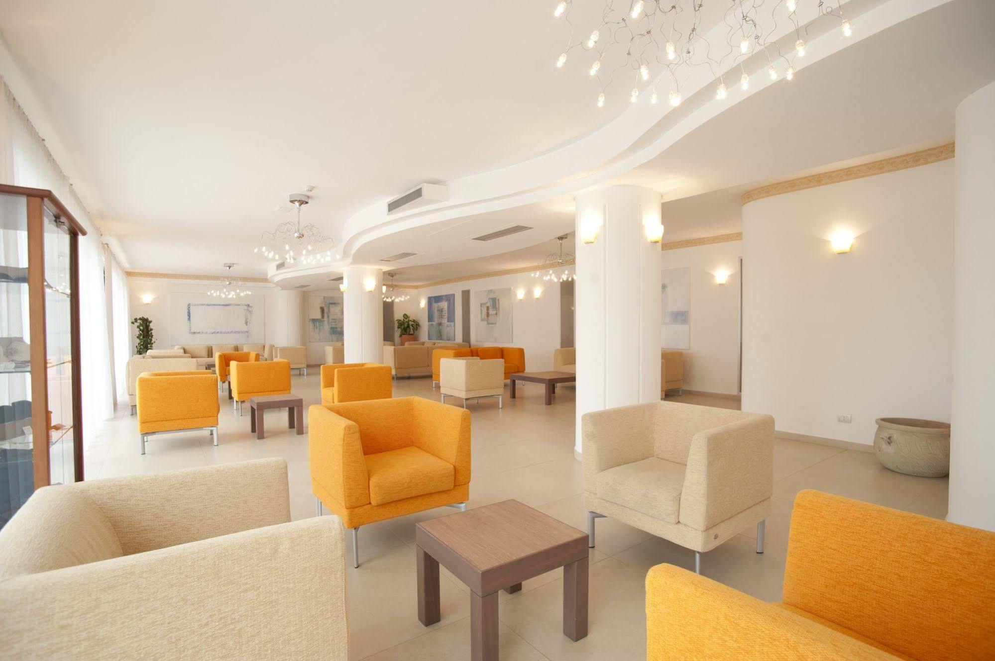 Oasiclub Hotel Весте Екстериор снимка