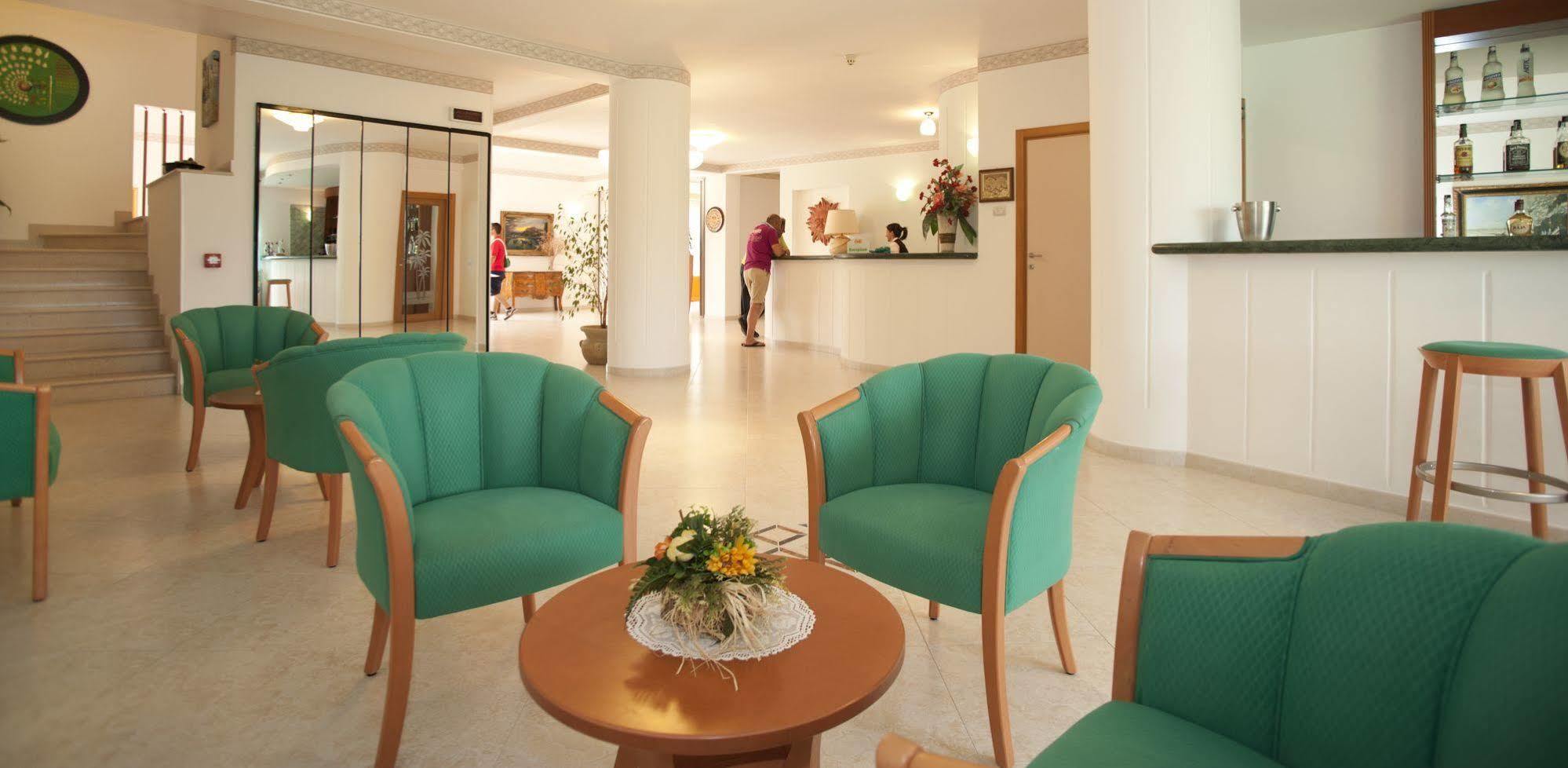 Oasiclub Hotel Весте Екстериор снимка