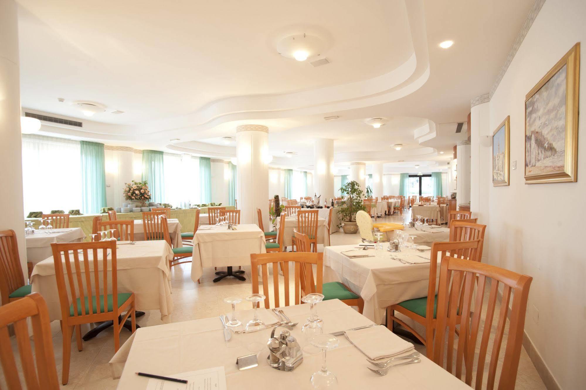 Oasiclub Hotel Весте Екстериор снимка