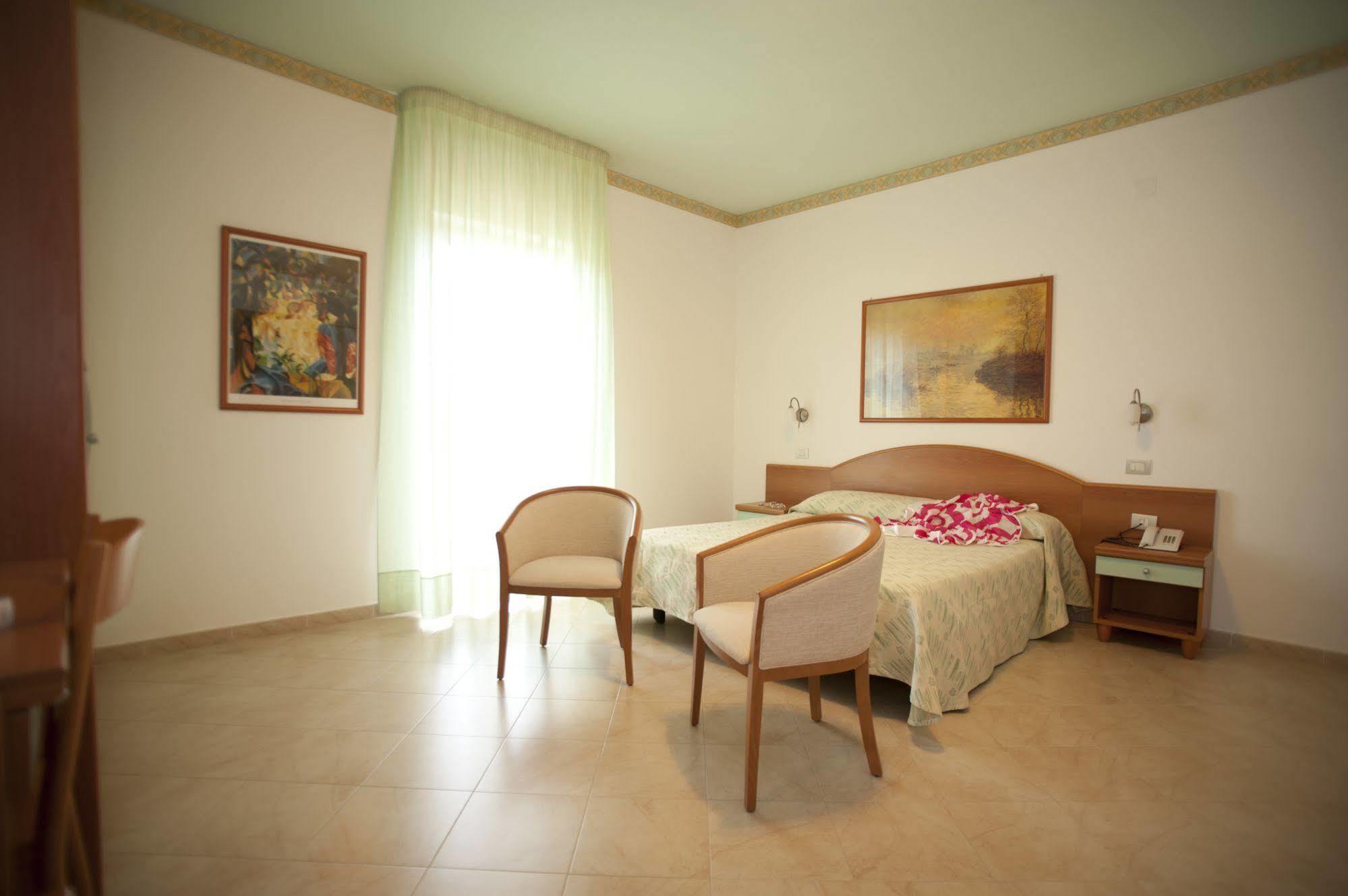 Oasiclub Hotel Весте Екстериор снимка
