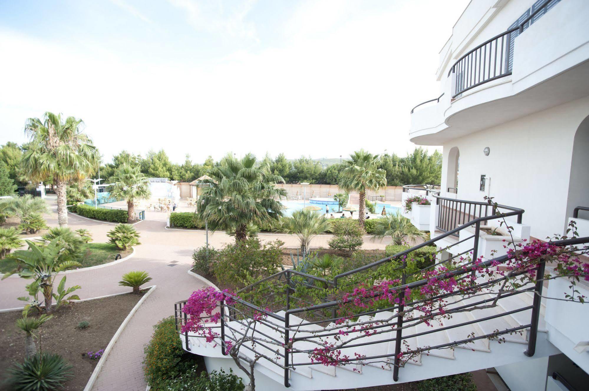 Oasiclub Hotel Весте Екстериор снимка