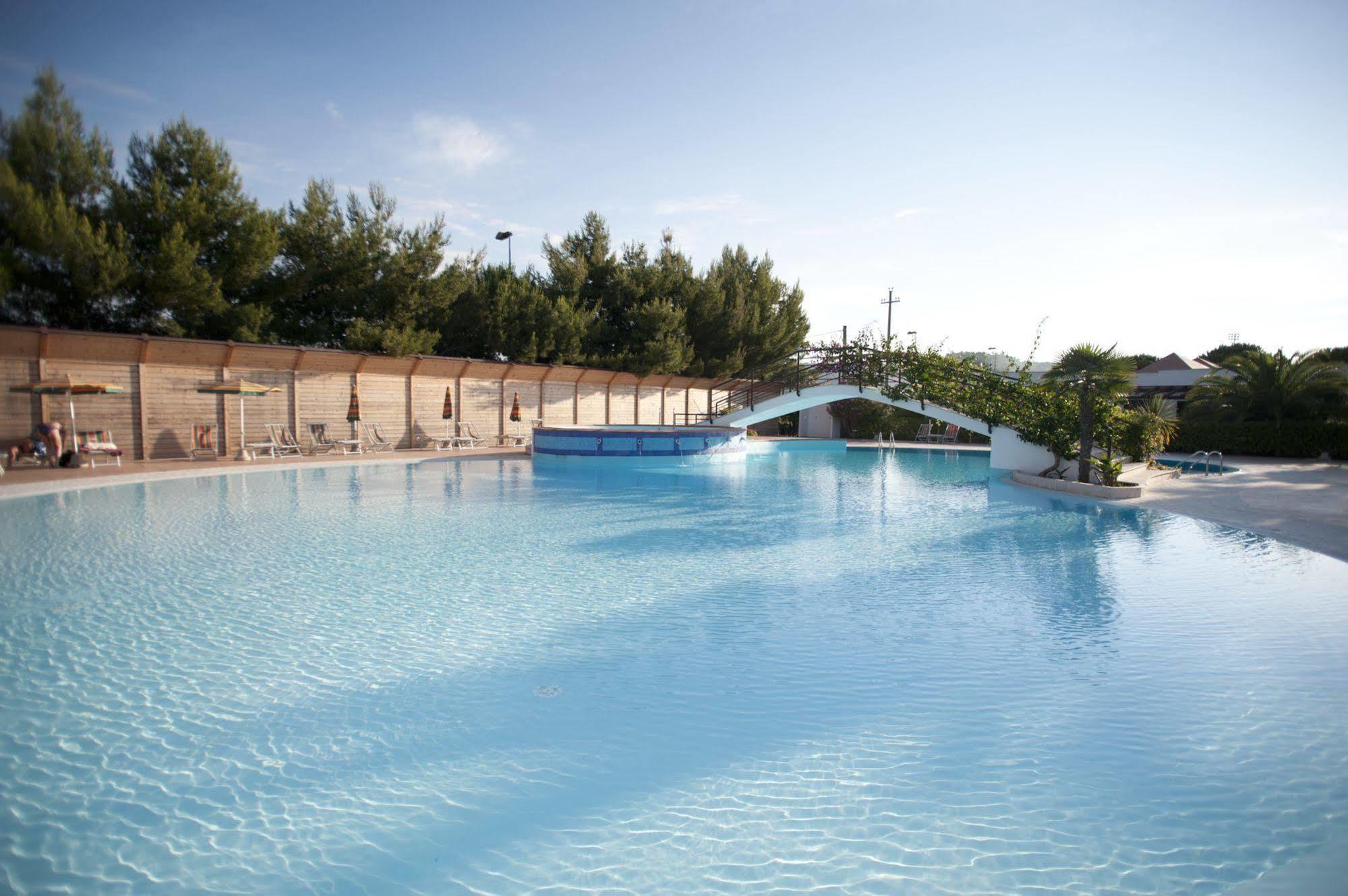 Oasiclub Hotel Весте Екстериор снимка